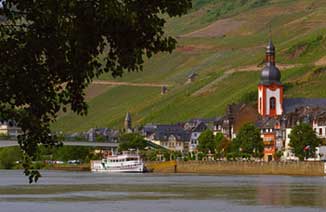 Zell Mosel - Blick auf die Altstadt Zell Mosel