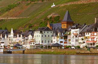 Zell Mosel - Blick auf die Altstadt Zell Mosel